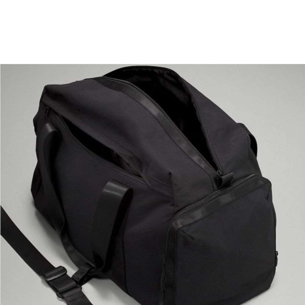 lululemon athletica Black Command the Day Duffle Bag 37ml - Picture 11 of 12